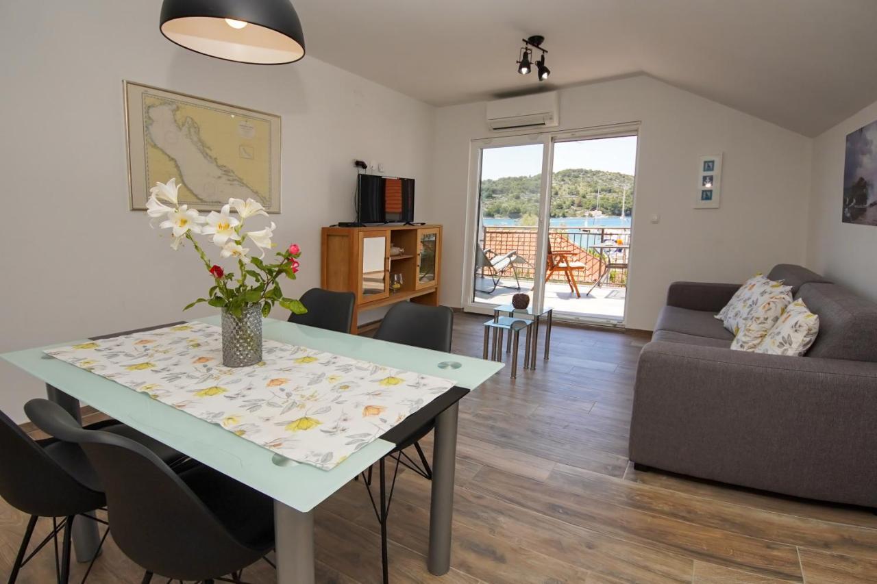 Kaprije Apartmani Tina I Ena Eksteriør bilde