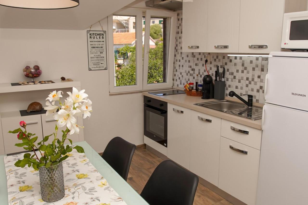 Kaprije Apartmani Tina I Ena Eksteriør bilde