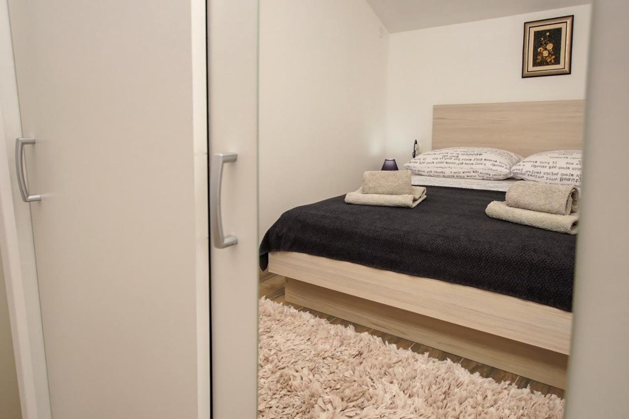 Kaprije Apartmani Tina I Ena Eksteriør bilde