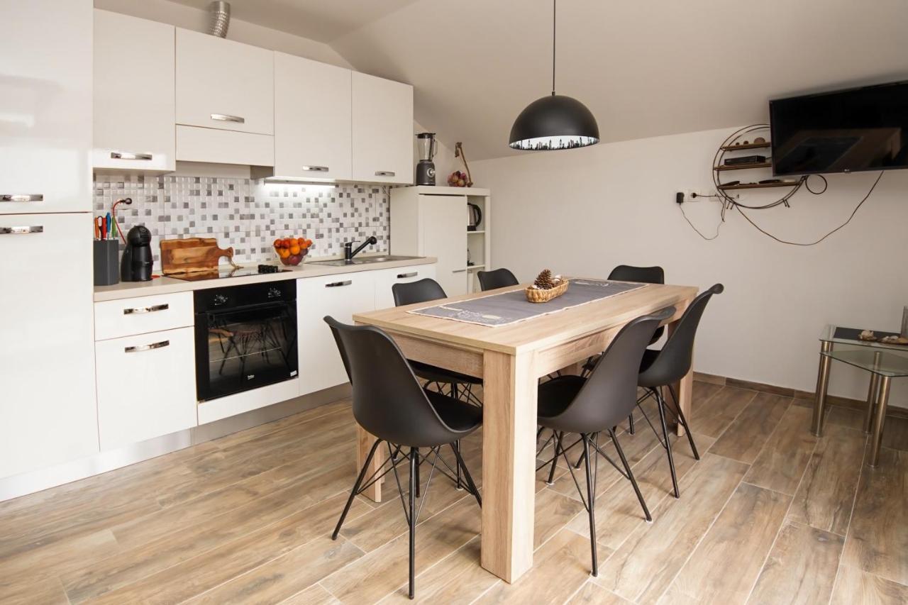 Kaprije Apartmani Tina I Ena Eksteriør bilde