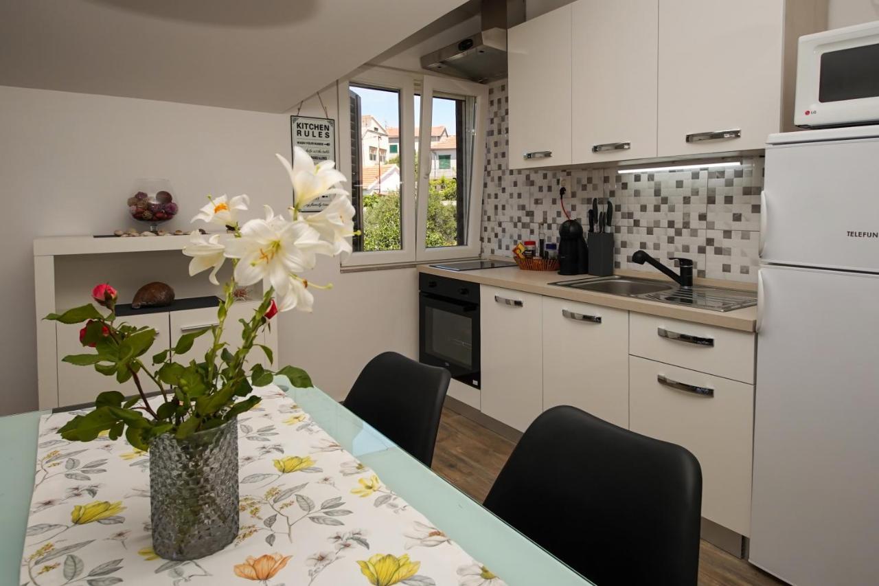 Kaprije Apartmani Tina I Ena Eksteriør bilde
