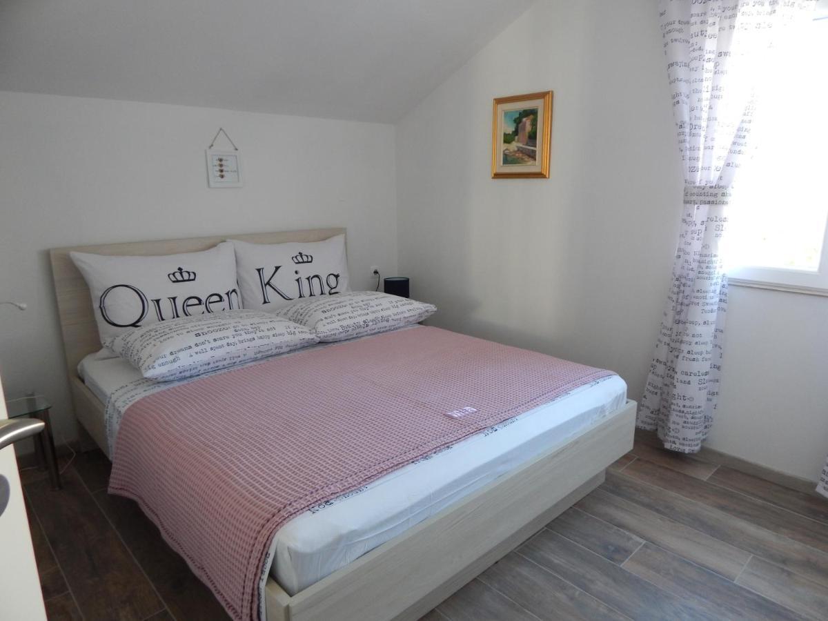 Kaprije Apartmani Tina I Ena Eksteriør bilde