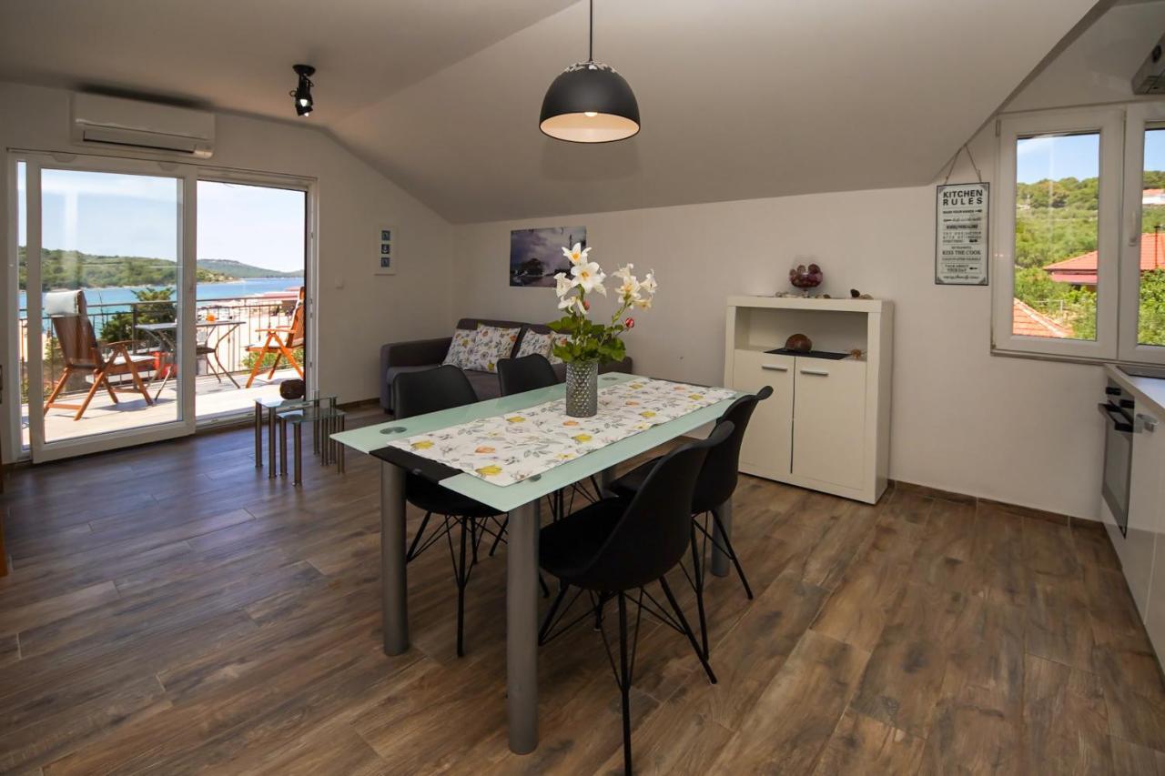 Kaprije Apartmani Tina I Ena Eksteriør bilde