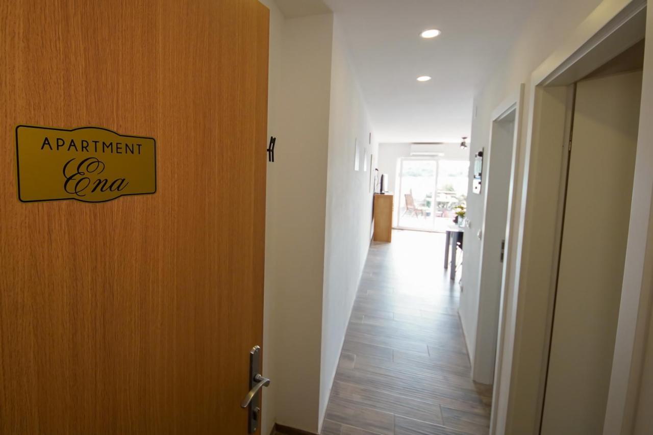 Kaprije Apartmani Tina I Ena Eksteriør bilde