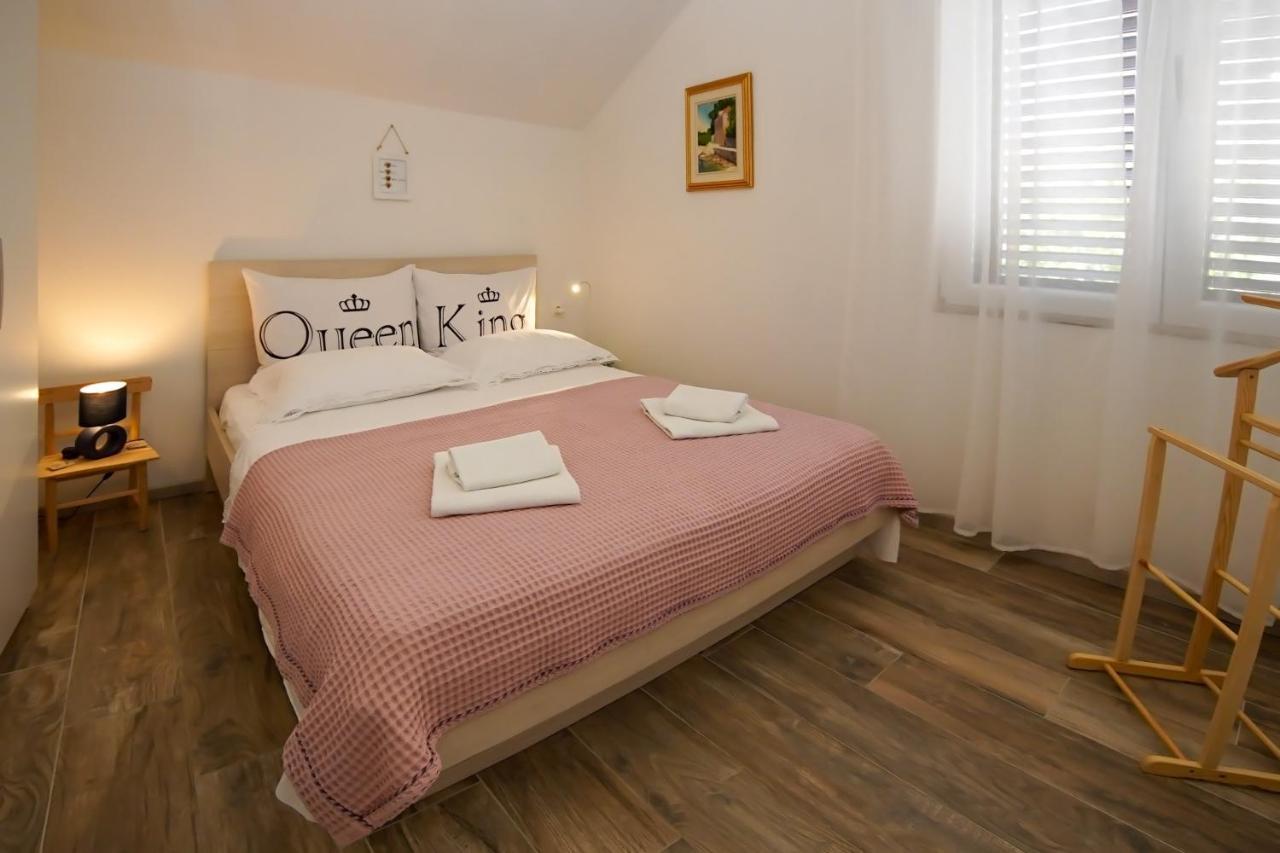 Kaprije Apartmani Tina I Ena Eksteriør bilde